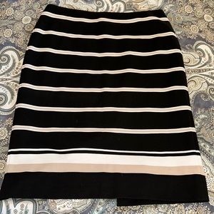 Size 6 White House Black Market striped skirt, fully lined, 22 inches long EUC